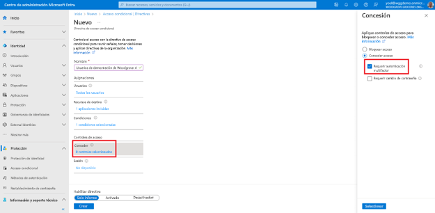 Captura de pantalla de la hoja Nueva directiva de acceso condicional resaltada Conceder en Controles de acceso y el panel abierto en el lado derecho titulado Conceder resaltado Requerir autenticación multifactor.