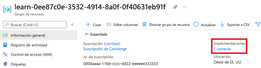 Captura de pantalla de la interfaz de Azure Portal con información general del grupo de recursos, con la sección de implementaciones que muestra la implementación que se ha realizado correctamente.