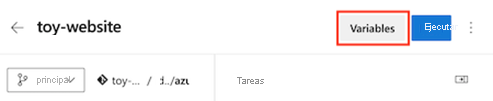Captura de pantalla de Azure DevOps que muestra el editor para la canalización, con el botón Variables resaltado.