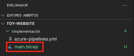 Captura de pantalla del Explorador de Visual Studio Code, con el archivo main.bicep resaltado y ubicado en la carpeta deploy.