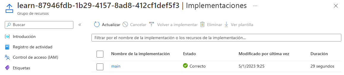 Captura de pantalla de la interfaz de Azure Portal con las implementaciones, donde se muestra la implementación con el estado correcto.