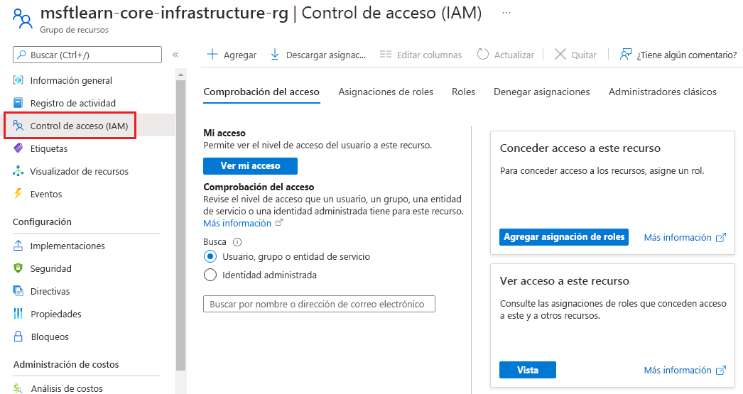 Captura de pantalla del panel Control de acceso: Asignación de roles en Azure Portal en la que se muestran los roles de operador de copia de seguridad y lector de facturación asignados a distintos usuarios.