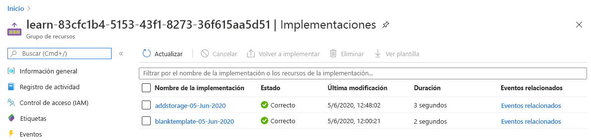 Captura de pantalla de la interfaz de Azure Portal de las implementaciones, donde se muestran las dos implementaciones con estados correctos.