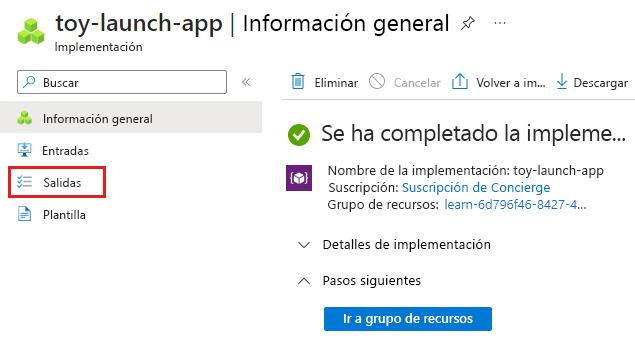 Captura de pantalla de Azure Portal que muestra la implementación, con el elemento de menú Salidas resaltado.