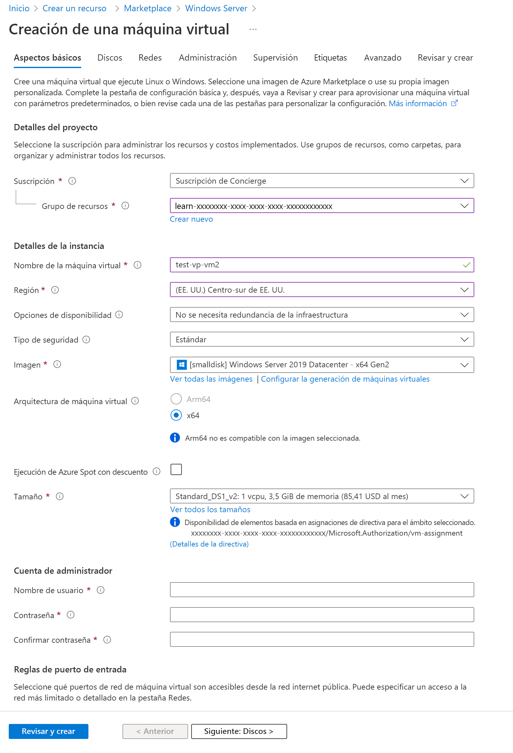 Captura de pantalla en la que se muestra la ficha **Datos básicos** del panel **Crear una máquina virtual**.