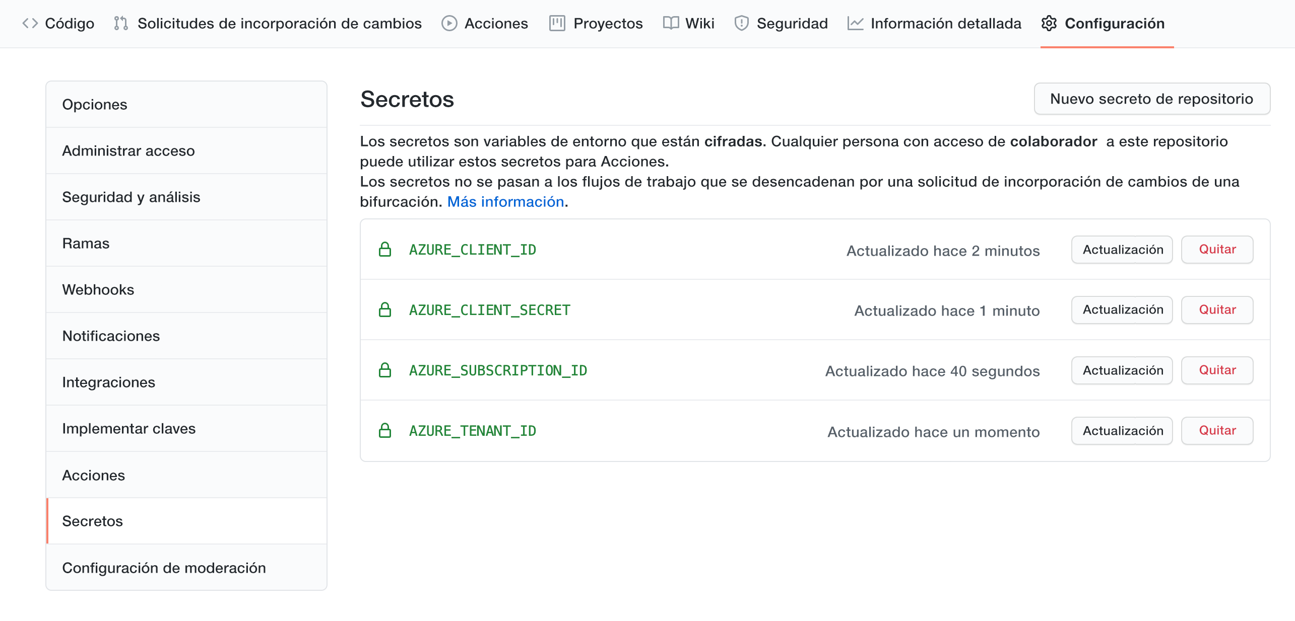 Captura de pantalla que muestra los secretos almacenados en el panel Secretos en Configuración de GitHub.