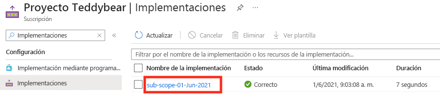 Captura de pantalla de Azure Portal interfaz que muestra la lista de implementaciones.