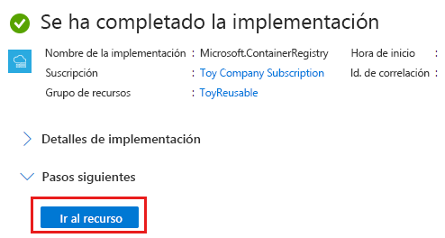 Captura de pantalla de Azure Portal que muestra la implementación del registro de contenedor, con el botón para ir a un recurso resaltado.