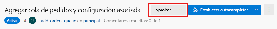 Captura de pantalla de Azure DevOps que muestra el botón Aprobar para la solicitud de incorporación de cambios.