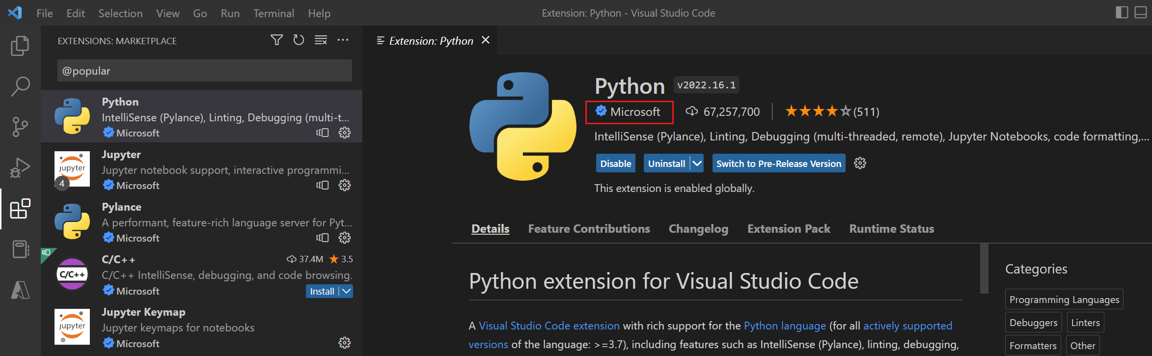 Recorte de pantalla de Visual Studio Code con la vista de Marketplace de extensiones mostrada y la extensión de Python publicada por Microsoft en la vista.