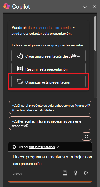 Captura de pantalla del panel copiloto en PowerPoint al abrirse por primera vez.