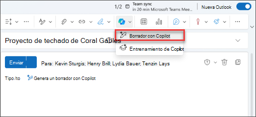 Captura de pantalla del icono de Copilot en la barra de herramientas de Outlook.