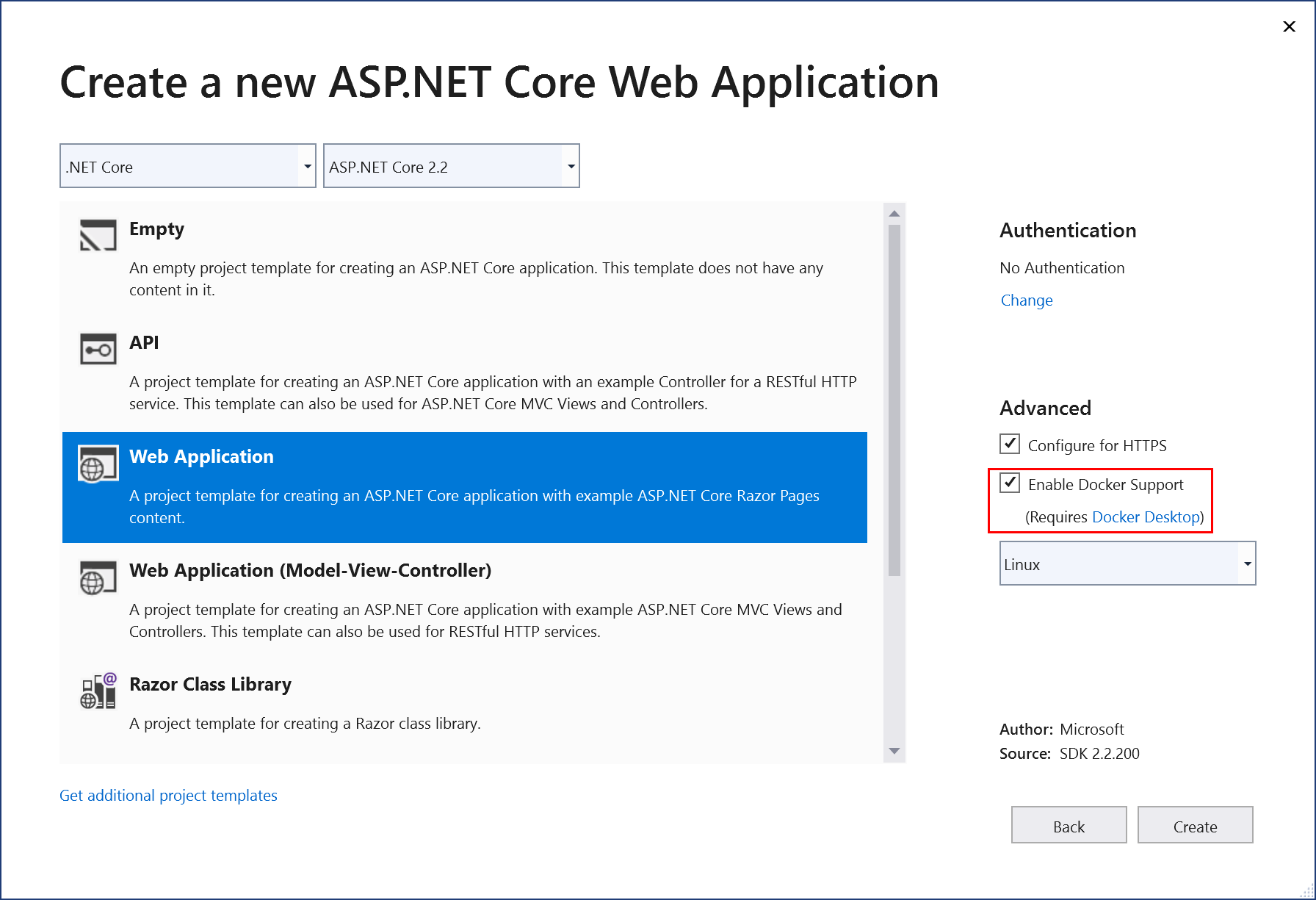 Captura de pantalla en la que se muestra cómo habilitar la compatibilidad con Docker para la nueva aplicación web de ASP.NET Core en Visual Studio.