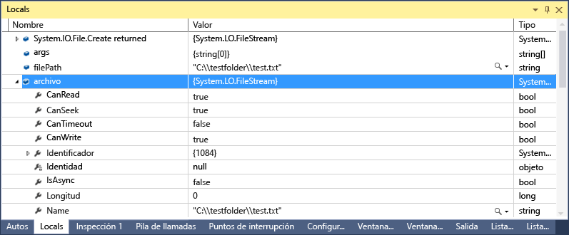 Captura de pantalla de la ventana Locals, con el archivo establecido en un valor System.IO.FileStream.