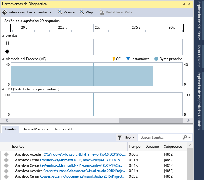 Captura de pantalla de la ventana Herramientas de diagnóstico del depurador de Visual Studio, en la que se muestran la línea de tiempo de eventos y los gráficos para el uso de memoria y CPU.