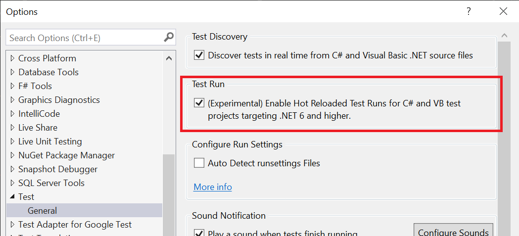 Captura de pantalla de Visual Studio en la que se muestra la opción Habilitar recarga activa en Herramientas > Opciones > Prueba.