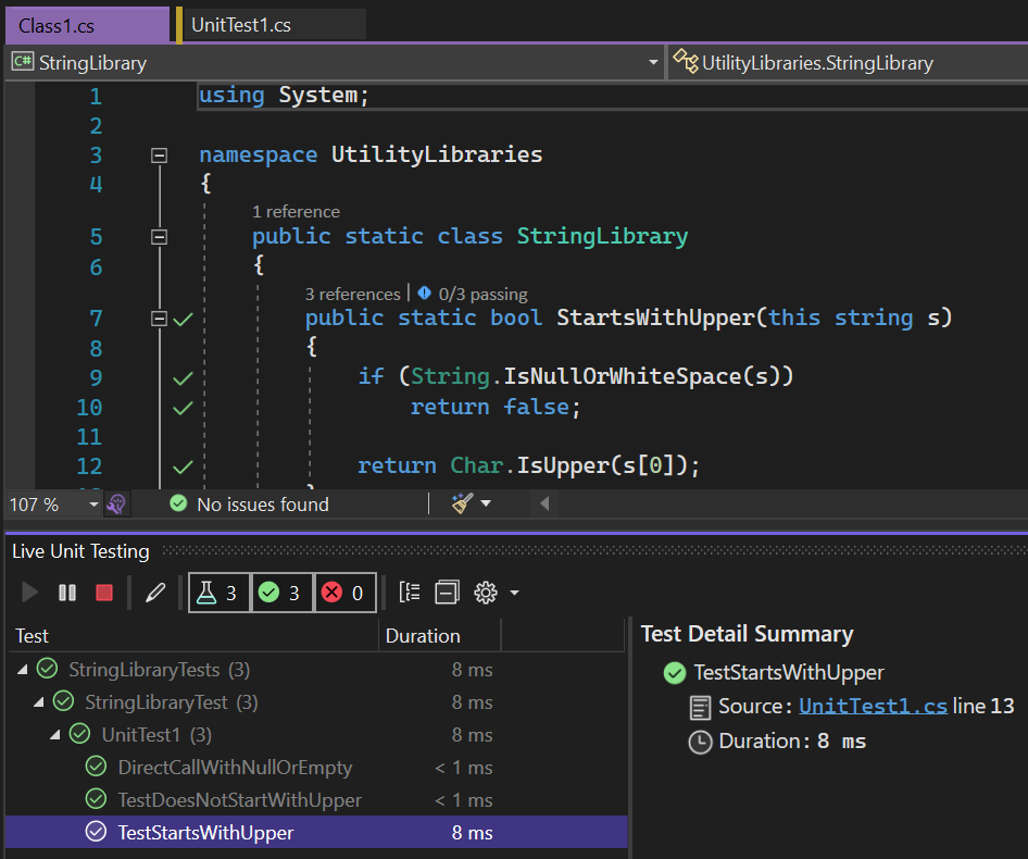 Explorador de pruebas en directo y ventana del editor de código después de iniciar Live Unit Testing