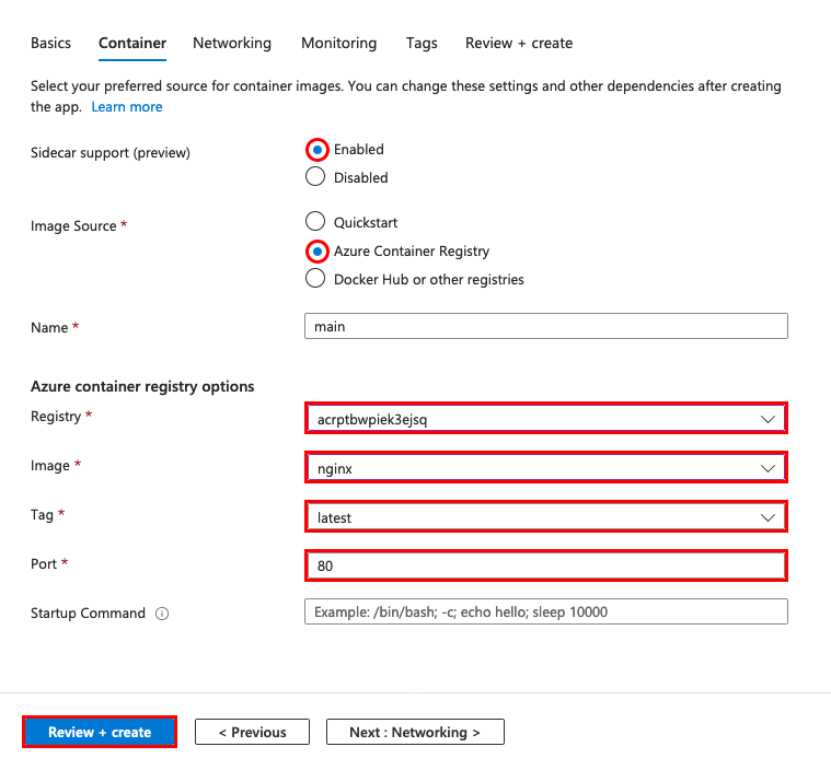 Captura de pantalla que muestra el Asistente para crear la aplicación web y la configuración de la imagen de contenedor y la compatibilidad con sidecar resaltada.