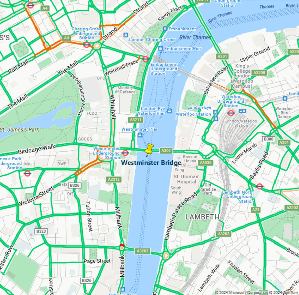 Recorte de pantalla de un mapa que muestra la capa de tráfico, así como una chincheta personalizada con la etiqueta Westminster Bridge.