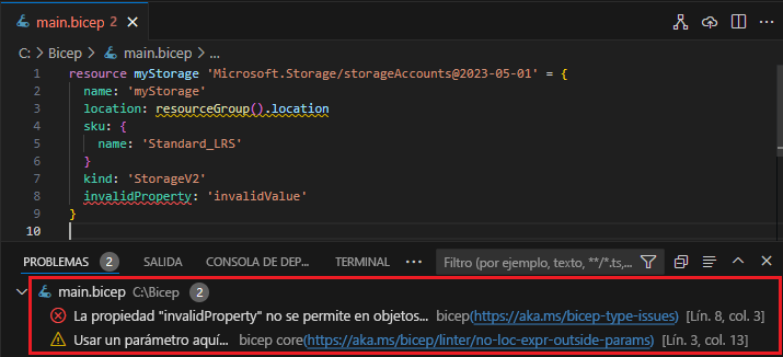 Recorte de pantalla del panel problemas de Bicep de Visual Studio Code.