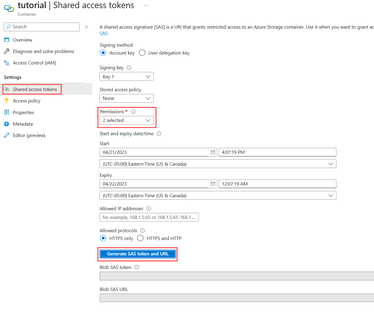 Captura de pantalla de la página de tokens de acceso compartidos en la que aparece el menú desplegable Permisos y el botón Generar token de SAS y URL.