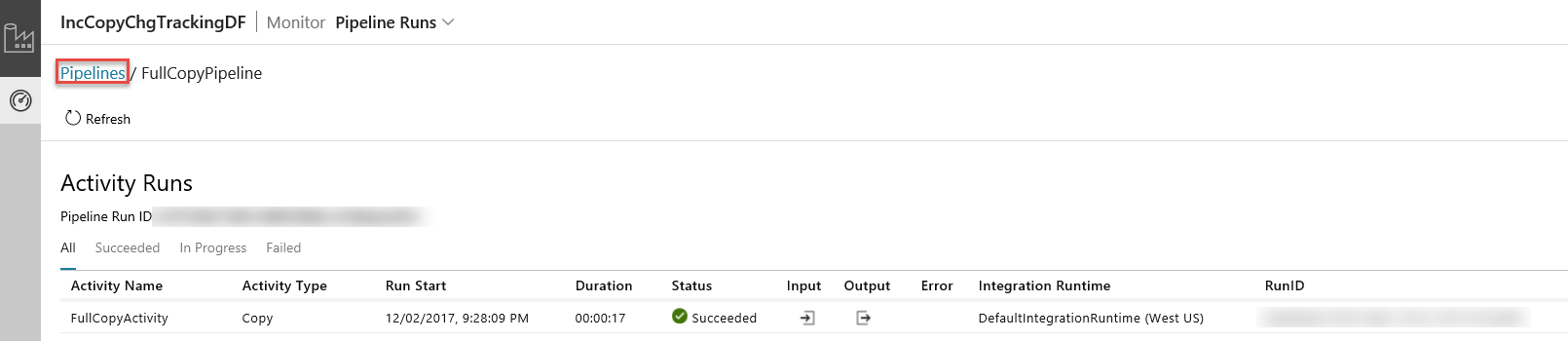 Captura de pantalla que muestra las ejecuciones de actividad de una factoría de datos, con el vínculo de canalizaciones seleccionado.