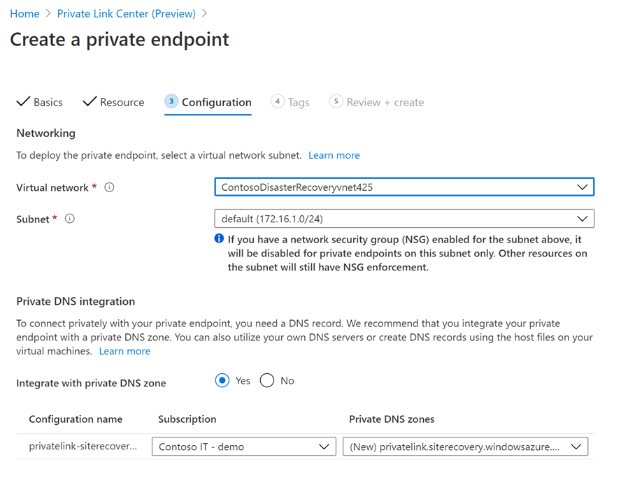 Muestra la pestaña Configuración con los campos de redes e integración de DNS para la configuración de un punto de conexión privado en Azure Portal.