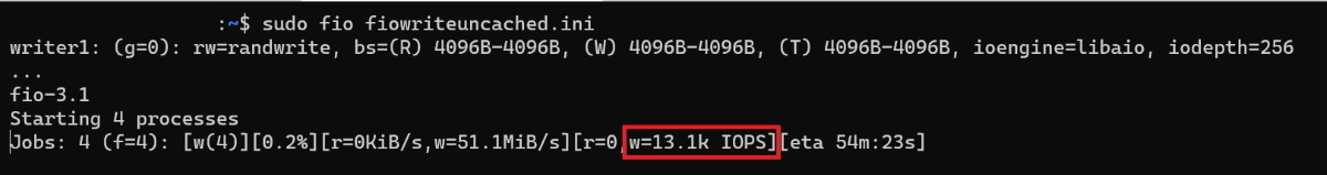 Número de IOPS de escritura que las máquinas virtuales y los discos SSD prémium entregan, muestra que las escrituras son 13 100 IOPS.