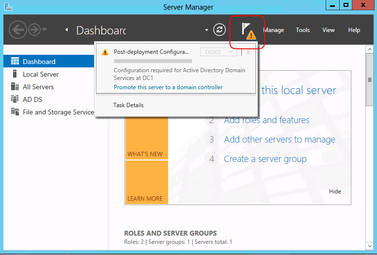 Captura de pantalla del Administrador del servidor que muestra el icono de advertencia de configuración después de la implementación.