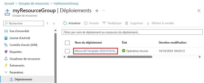 Capture d’écran de la sélection d’un déploiement spécifique depuis l’historique des déploiements dans le Portail Azure.