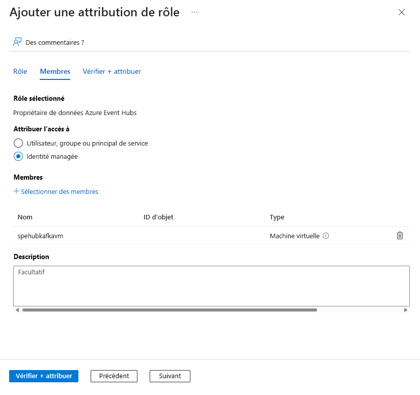 Capture d’écran montrant la page Ajouter une attribution de rôle avec le rôle attribué à l’identité managée de la machine virtuelle.