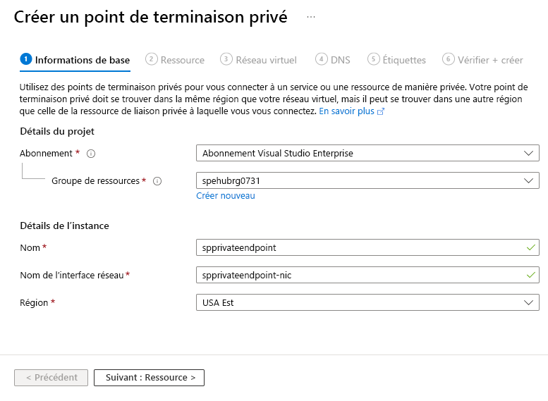 Capture d’écran représentant la page Informations de base dans l’Assistant Créer un point de terminaison privé.