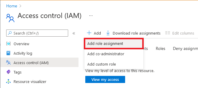 Capture d’écran présentant la page Contrôle d’accès (IAM) sur laquelle le menu Ajouter une attribution de rôle est ouvert.