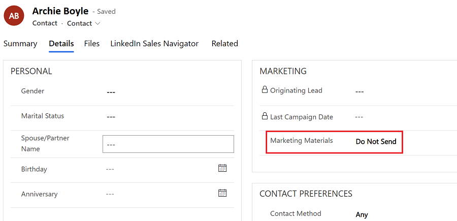 Option Documents marketing sur la page Contacts, onglet Détails.