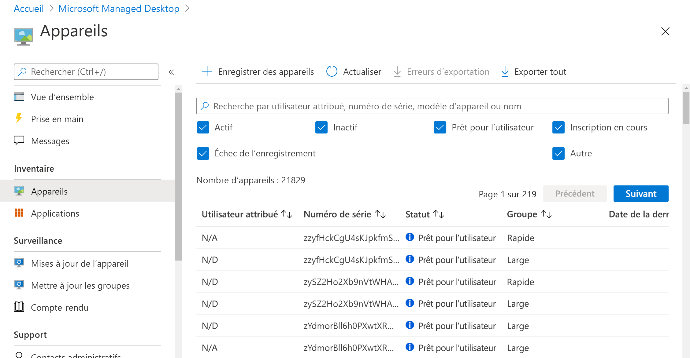 Affichage des appareils affichant la liste des appareils et les détails associés. Cochez les cases situées en haut pour sélectionner des filtres pour l’activité, l’inscription status. Au-dessus se trouve une zone de recherche. Onglets en haut pour l’inscription de nouveaux appareils, l’actualisation de la vue, l’exportation des erreurs et l’exportation des données.