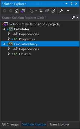 Capture d’écran de l’Explorateur de solutions avec le projet de bibliothèque de classes CalculatorLibrary ajouté.