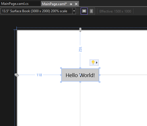 Capture d’écran montrant le contrôle de bouton sur la toile du Concepteur XAML avec l’étiquette du bouton remplacée par Hello World !