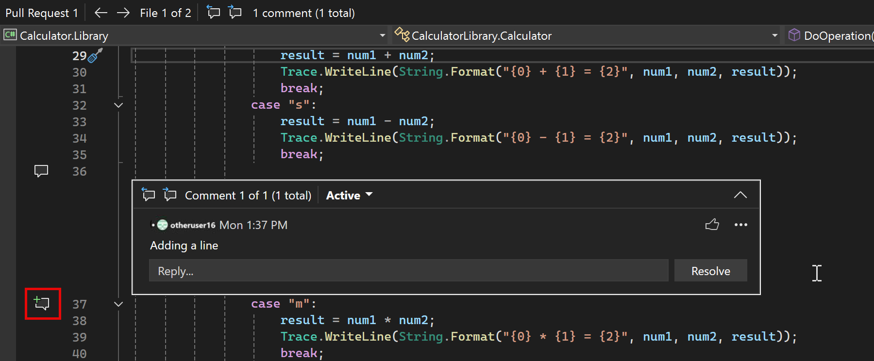 Capture d’écran montrant l'icône Ajouter un commentaire lors de la révision d'un changement de fichier dans une demande de tirage (pull request).