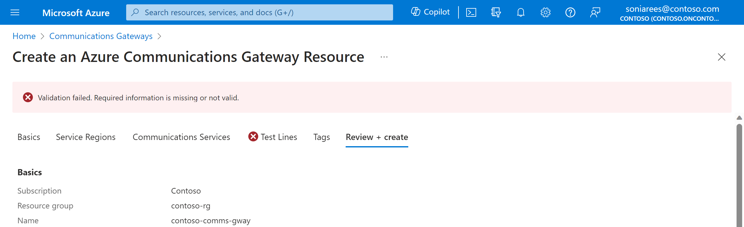 Capture d’écran du portail Créer une passerelle de communication Azure, montrant une validation qui a échoué en raison d’informations manquantes dans la section Contacts.