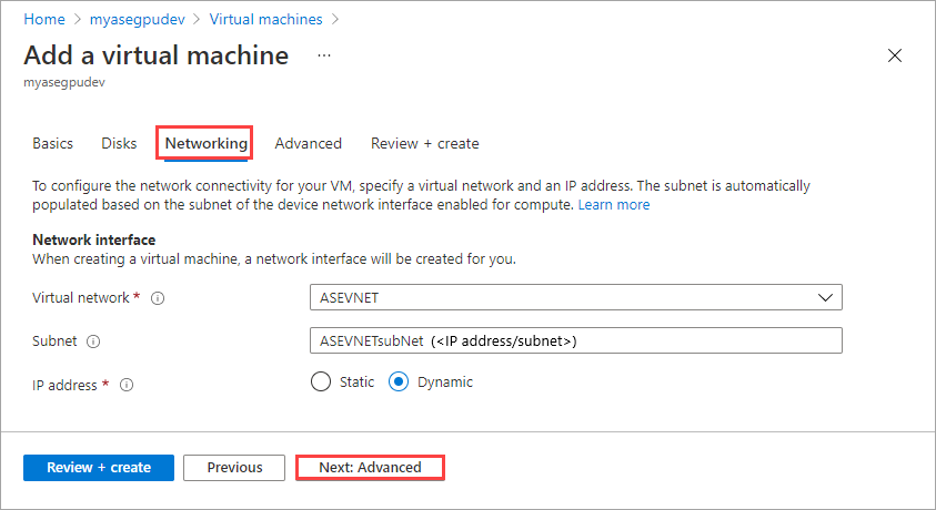 Capture d'écran de l'onglet Mise en réseau dans « Ajouter une machine virtuelle » pour Azure Stack Edge. L'onglet Mise en réseau et le bouton Suivant : Avancé sont en surbrillance.