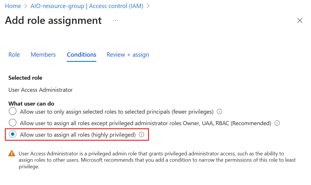 Capture d’écran montrant l’attribution d’un accès de rôle hautement privilégié aux utilisateurs dans le portail Azure.