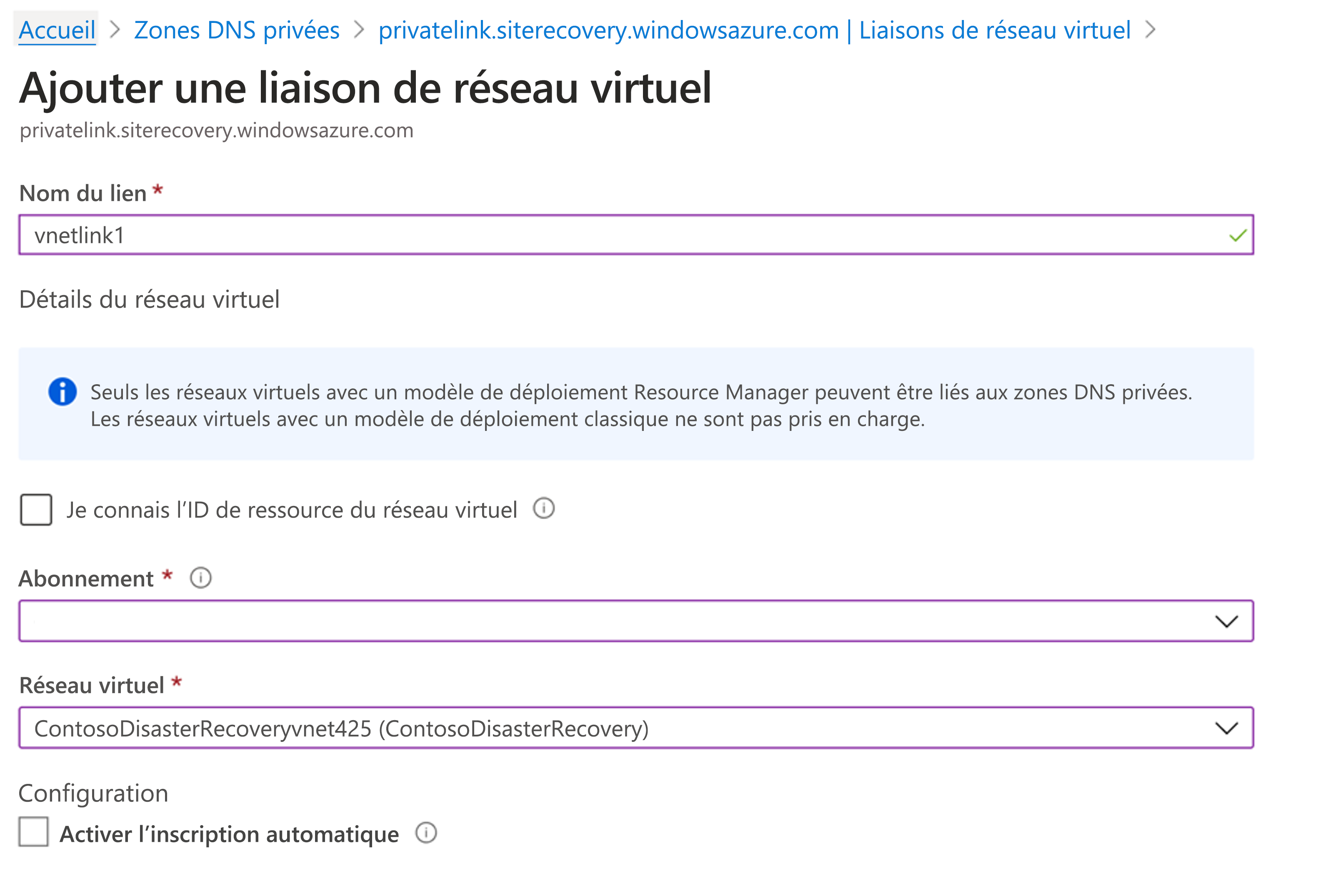 Montre la page permettant d’ajouter un lien de réseau virtuel avec le nom du lien, l’abonnement et le réseau virtuel associé dans le portail Azure