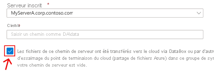 Une section Portail Azure de l’Assistant Création d’un point de terminaison de serveur s’affiche. Une case à cocher correspondant au scénario d’amorçage du partage de fichiers Azure avec des données est mise en surbrillance. Cochez cette case si vous connectez AFS au même emplacement local que celui sur lequel vous avez copié Data Box précédemment.