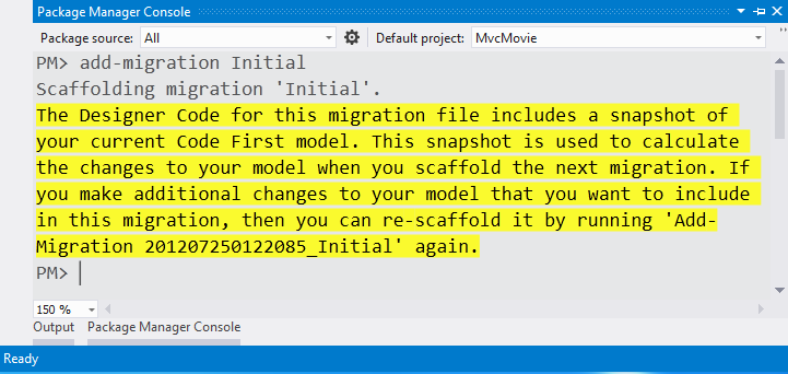 Capture d’écran montrant la fenêtre Gestionnaire de package Console. Le paragraphe qui commence par le code du concepteur pour ce fichier de migration est mis en surbrillance.