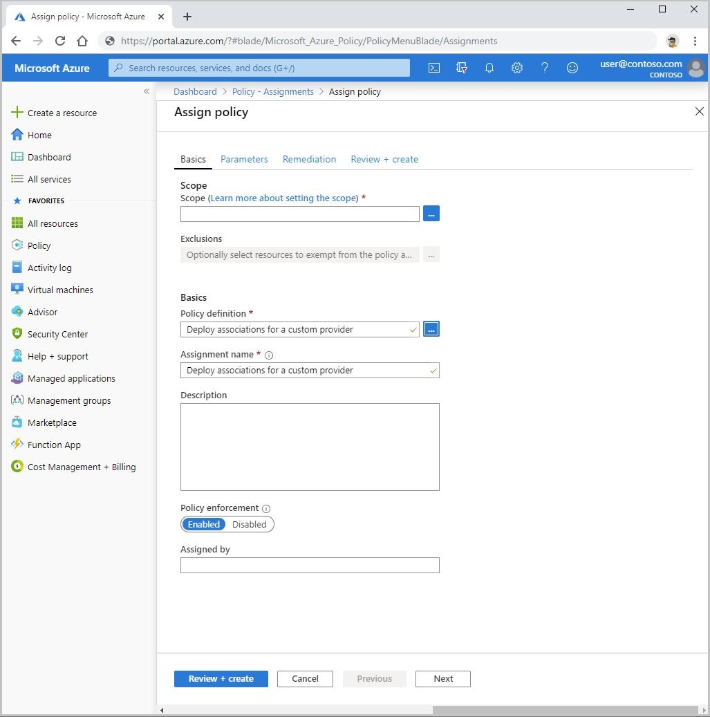 Capture d’écran de l’attribution d’une stratégie intégrée à un fournisseur de ressources personnalisé dans le Portail Azure.