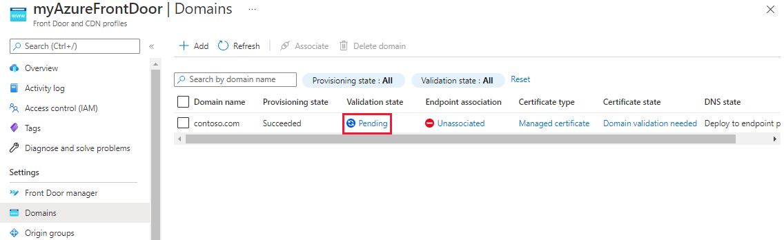 Capture d’écran montrant la validation du domaine personnalisé en attente.