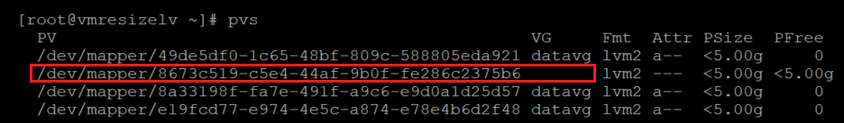 Capture d’écran montrant le code qui vérifie que le volume physique a été ajouté à la configuration LVM, avec mise en évidence du résultat.