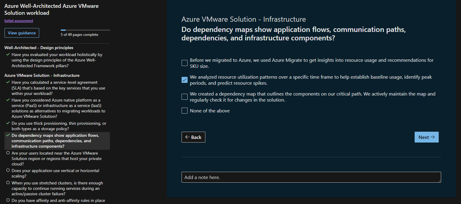 Capture d’écran d’une question dans l’évaluation Azure VMware Solution. Quelques réponses sont sélectionnées. Sur la gauche, un plan de l’évaluation est visible.