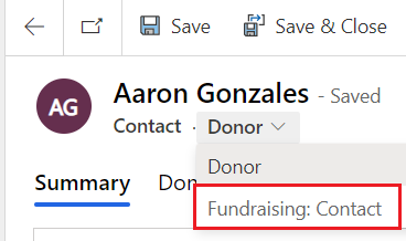 Sélectionnez Collecte de fonds : Contact dans le menu juste en dessous du nom de l’enregistrement.