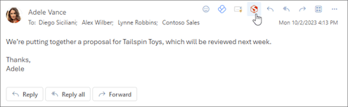 Un complément de lecture est sélectionné dans la barre d’action d’un message dans Outlook sur le web.